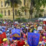 Carnaval em São Paulo reúne Michel Teló e Pocah em megablocos no Ibirapuera