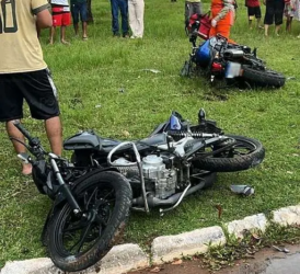Vítima de 50 anos não resistiu após manobras de reanimação; rapaz de 18 anos sofreu fratura no braço e permanece em estado estável