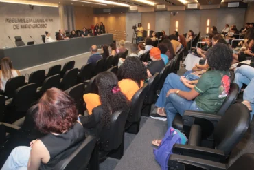 ALMT debate ciência e amplia voz feminina