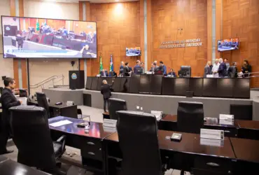 ALMT adia votação do PLC após pressão sindical