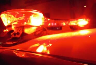 Adolescente é baleado na Cohab Nova e busca abrigo em residência