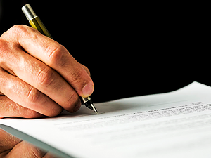 Banco é condenado por empréstimo consignado com assinatura falsa