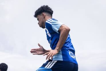 URT x Cruzeiro: onde assistir e escalações do jogo decisivo pelo Mineiro 2026. Imagem: Gustavo Aleixo/Cruzeiro