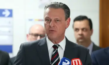 Silêncio de Fávaro sobre agrotóxicos motiva denúncia de impeachment