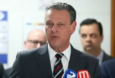 Silêncio de Fávaro sobre agrotóxicos motiva denúncia de impeachment