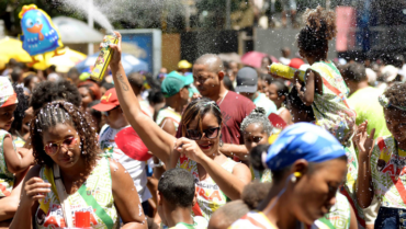 Carnaval deve movimentar consumo, mas medo da violência influencia comportamento do brasileiro