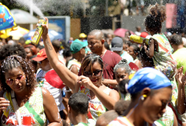 Carnaval deve movimentar consumo, mas medo da violência influencia comportamento do brasileiro