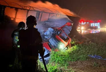 Incêndio em carretas mobiliza Bombeiros na BR-364