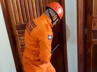 Bombeiros resgatam criança trancada em Confresa