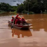 Noite de Caos: Chuva em Cuiabá arrasta carro por 300 metros e mobiliza Bombeiros