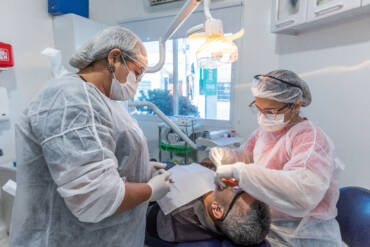 Cuiabá investe em tecnologia e troca cadeiras odontológicas em unidade de referência