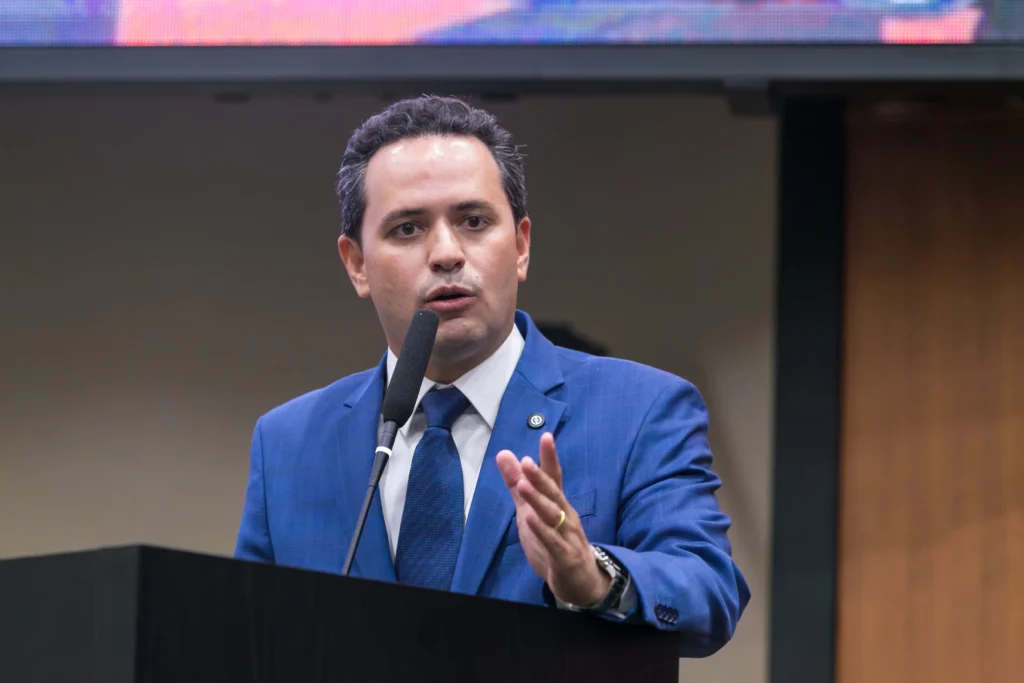 Passarela de Sinop recebe conserto após alerta de risco