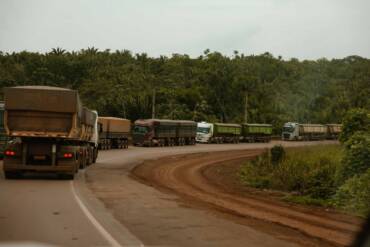 Estradeiro BR-163 encontra 25 km de fila em Miritituba e expõe crise no escoamento da soja de Mato Grosso