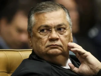 Flávio Dino barra 'penduricalhos' e ordena revisão de supersalários nos Três Poderes