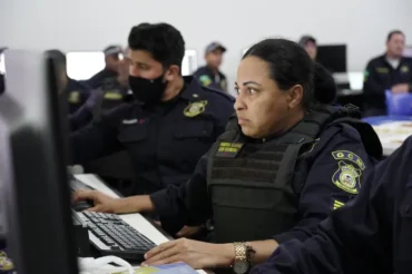 Filho é detido após ameaçar a própria mãe e causar danos em residência no Jardim Primaveras