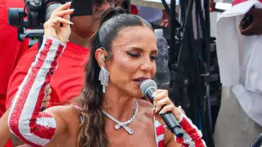 Ivete Sangalo durante passagem pelo Carnaval de Salvador na segunda-feira (16)