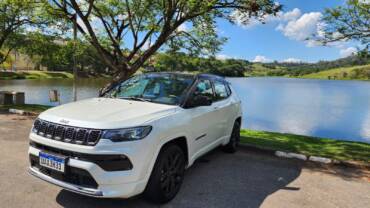 Jeep Compass 2026 lidera combinando conectividade e assistência à condução