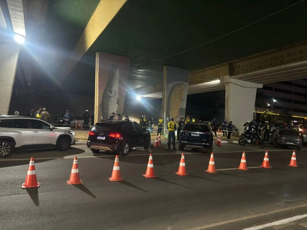 Lei Seca em Cuiabá fiscaliza 207 veículos e prende cinco