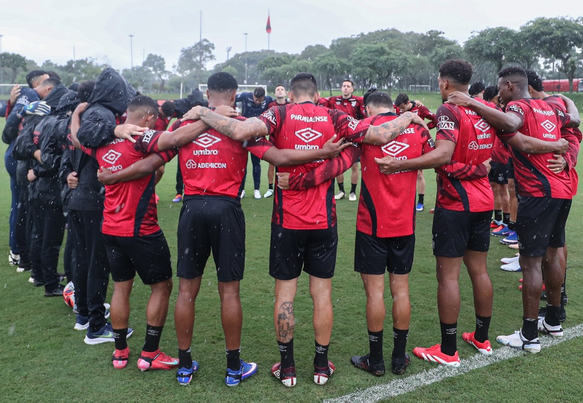 Bragantino x Athletico-PR ao vivo: onde assistir, escalações e tudo sobre o duelo pelo Brasileirão 2026. Imagem: Luis Miguel Ferreira/athletico.com.br