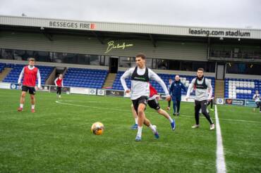 Macclesfield FC recebe Brentford na Copa da Inglaterra; onde assistir. Imagem: Divulgação Macclesfield