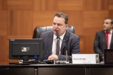 ALMT completa um ano com avanços institucionais sob Max Russi