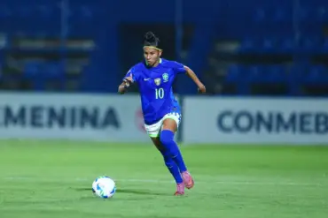Brasil vence clássico com gol de Vitorinha