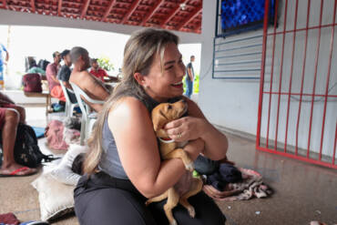 Mutirão em Rondonópolis oferece consultas médicas e cuidados veterinários para população de rua