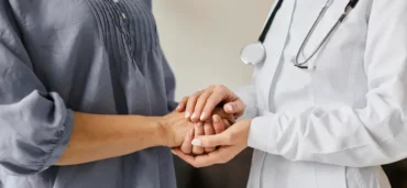 Médica de Família e Comunidade, Dra. Jessika Canabarro destaca os cuidados com doenças crônicas, neurológicas e hematológicas durante as campanhas de conscientização