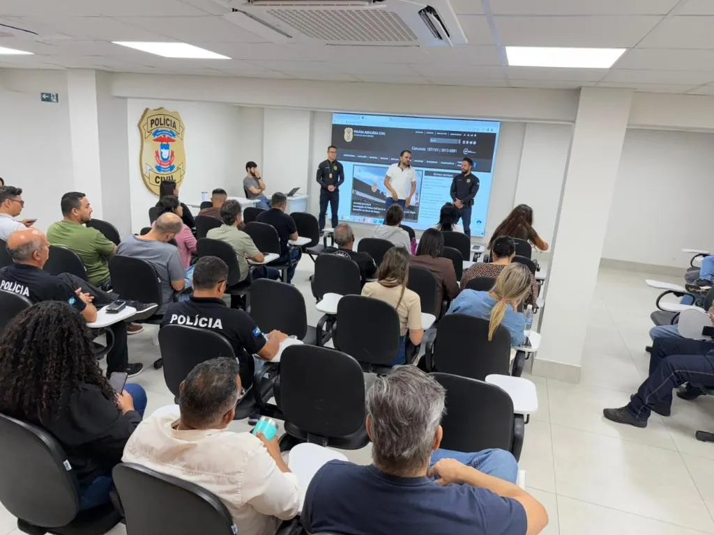 Diversos Policiais Civis em evento para discutir e aprimorar investigações