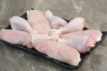 Preços da carne de frango seguem estáveis no Carnaval, mas média mensal é a menor desde agosto de 2023