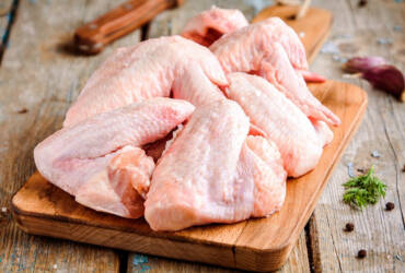 Queda na demanda interna derruba preço do frango congelado em janeiro