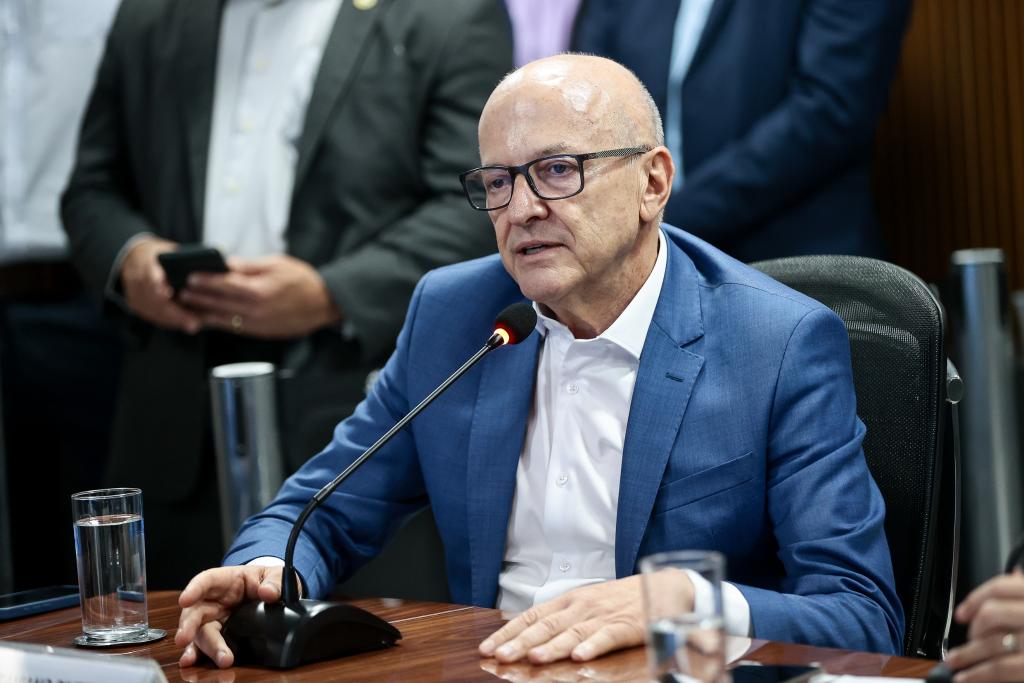 Vice governador Otaviano Pivetta discursando