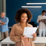 Abertura ao aprendizado supera domínio técnico na efetivação de estagiários, aponta pesquisa