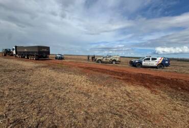 PM recupera carreta roubada com 39 toneladas de soja em área rural a 85 km de Diamantino