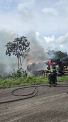 Colisão entre carreta boiadeira e Fiat Uno deixa um morto e incendeia veículo na BR-070 em Cáceres