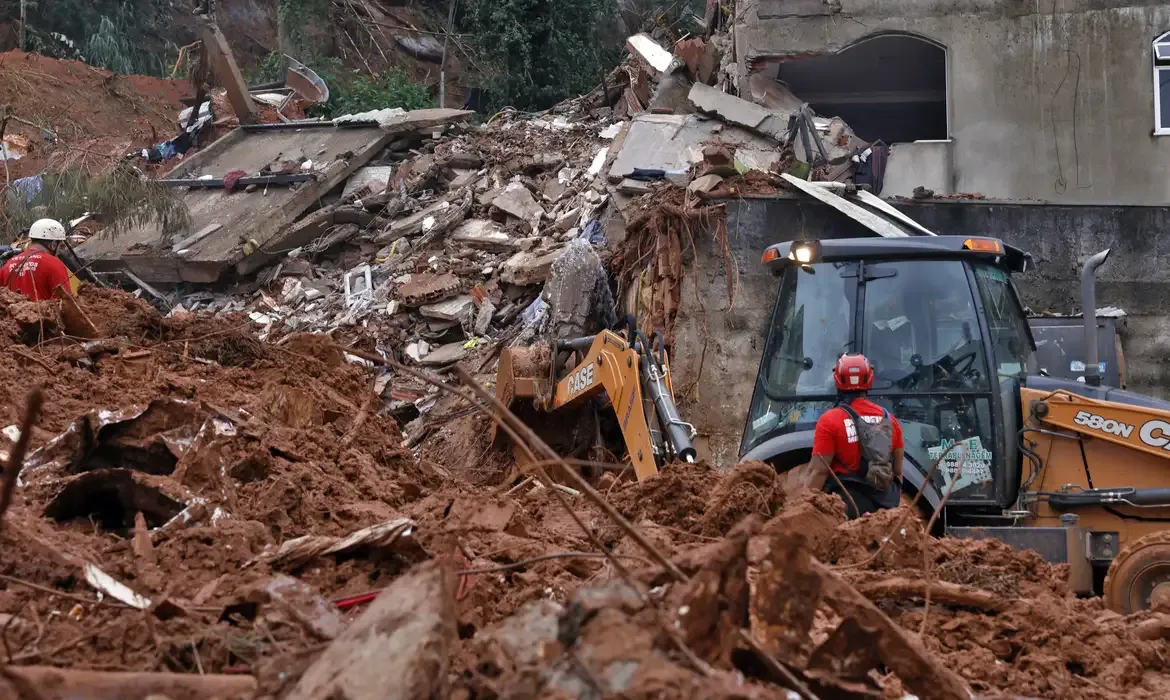 Chuvas elevam para 30 o número de mortes em Minas Gerais