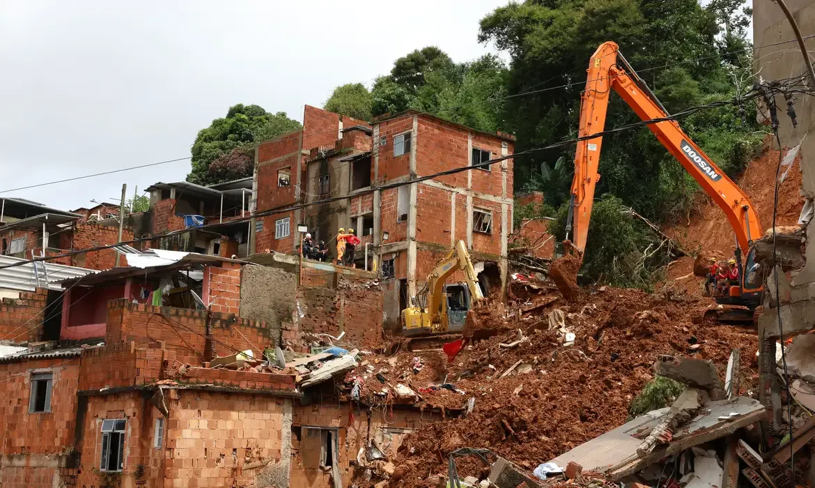 Chuvas em Juiz de Fora expõem falhas no sistema de alerta e deixam mais de 60 mortos