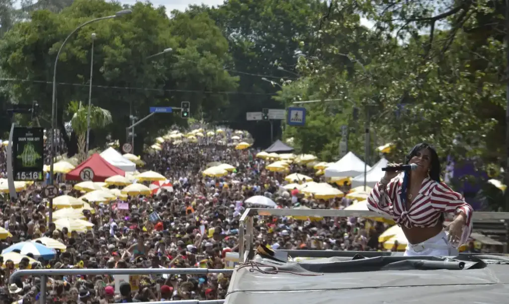Carnaval agita São Paulo com Agrada Gregos e megablocos no Ibirapuera