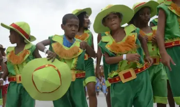 Escolas de Samba Mirins Encantam Marquês de Sapucaí com Desfile Infantil