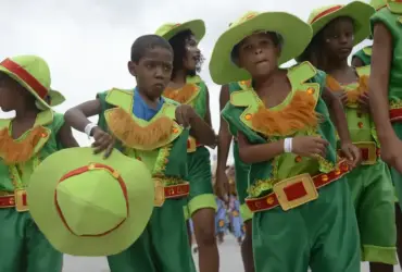 Escolas de Samba Mirins Encantam Marquês de Sapucaí com Desfile Infantil