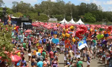 Carnaval em São Paulo reúne Pabllo Vittar e grupo de K-Pop em megablocos