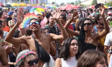 Carnaval exige hidratação e alimentação leve para evitar riscos à saúde
