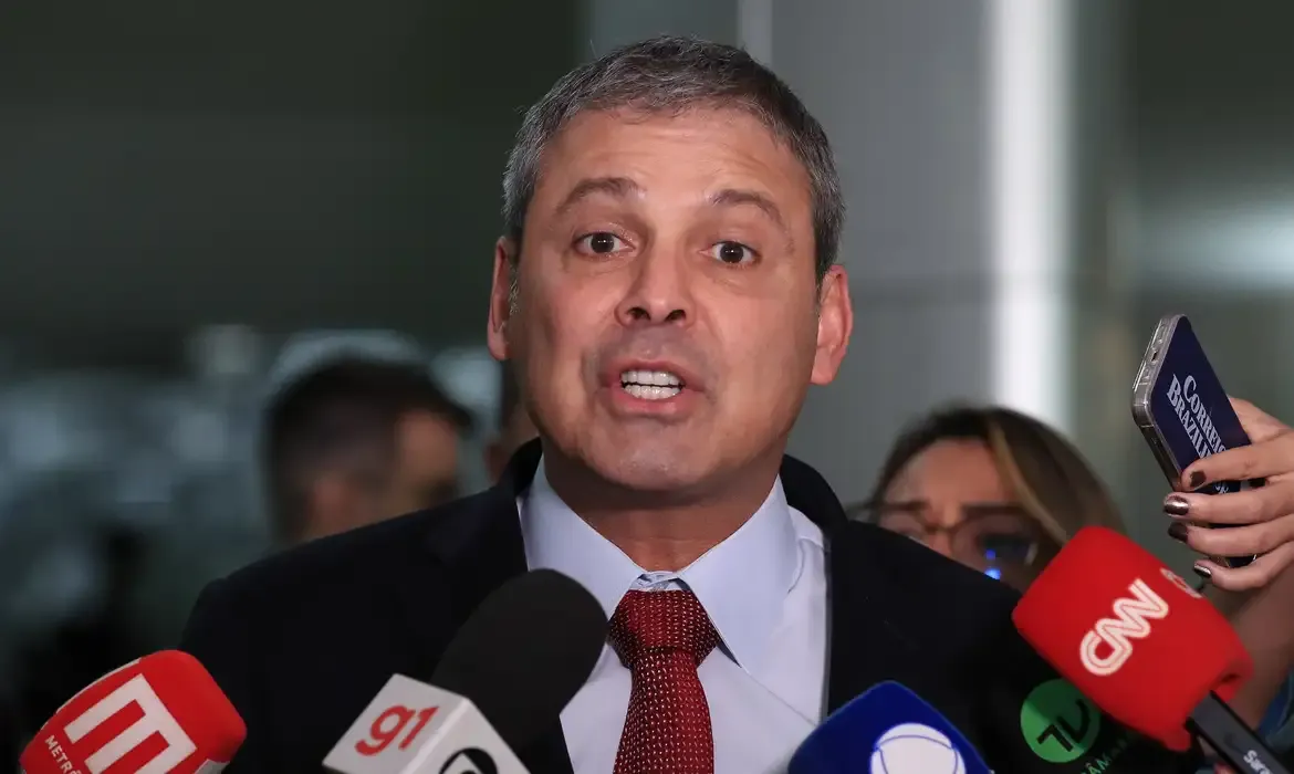 Governo prepara projeto para extinguir escala 6x1 após o carnaval