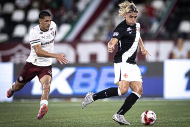 Fluminense x Vasco ao vivo: onde assistir, escalações e tudo sobre a semifinal do Carioca 2026. Imagem: Matheus Lima/CR Vasco