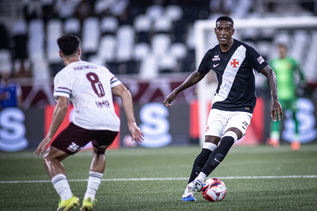 Fluminense x Vasco ao vivo: onde assistir, escalações e tudo sobre a semifinal do Carioca 2026. Imagem: Matheus Lima/CR Vasco