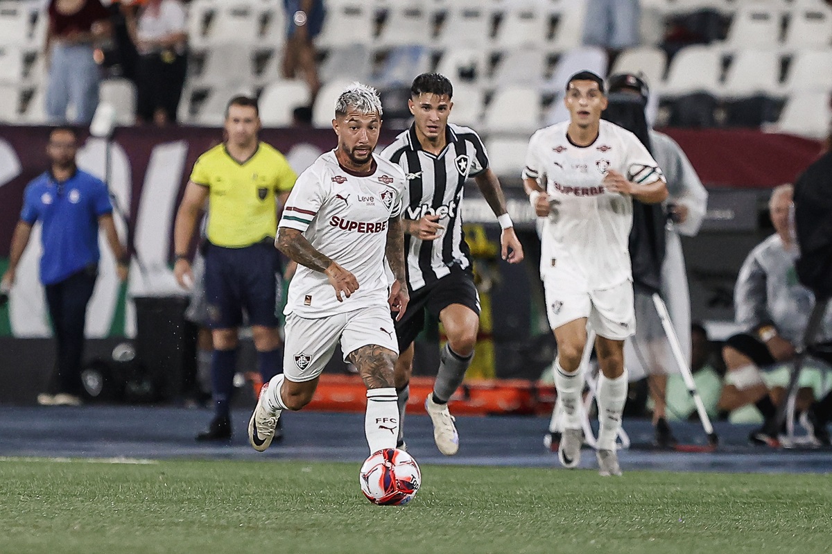 Fluminense x Botafogo ao vivo: onde assistir, escalações e tudo sobre o Clássico Vovô no Brasileirão 2026. Imagem: Lucas Merçon/Fluminense FC