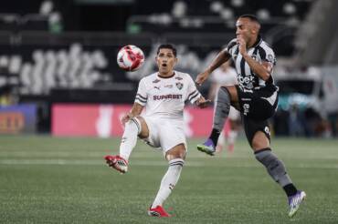 Fluminense x Botafogo ao vivo: onde assistir, escalações e tudo sobre o Clássico Vovô no Brasileirão 2026. Imagem: Lucas Merçon/Fluminense FC