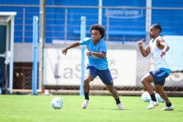 Grêmio x Botafogo ao vivo: onde assistir, escalações e clima do duelo pelo Brasileirão 2026. Imagem: Lucas Uebel/GFBPA