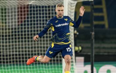Hellas Verona x Pisa: duelo direto contra o rebaixamento agita o Campeonato Italiano. Imagem: Divulgação Hellas Verona