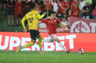 Internacional x Ypiranga ao vivo: onde assistir, escalações e tudo sobre a semifinal do Gauchão 2026. Imagem: Ricardo Duarte/SCI
